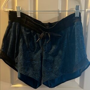 Lululemon Athletica hot blue black antique paisley shorts drawstring women